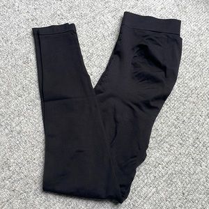 BLANQI everyday maternity support leggings.